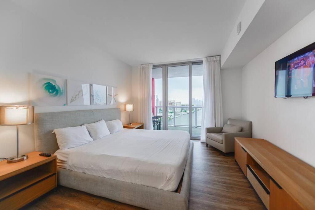 Cozy 1Br Condo Beachwalk Resort Hallandale Beach Bagian luar foto