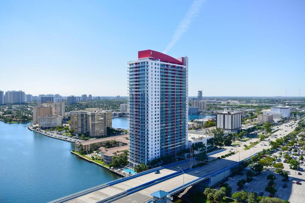 Cozy 1Br Condo Beachwalk Resort Hallandale Beach Bagian luar foto
