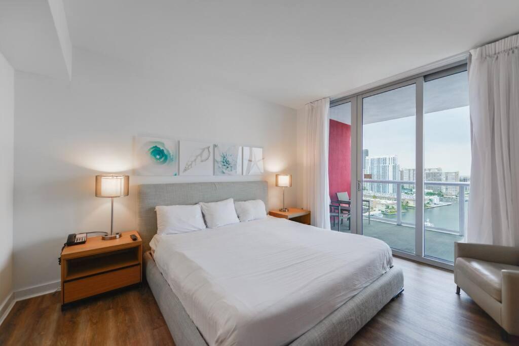 Cozy 1Br Condo Beachwalk Resort Hallandale Beach Bagian luar foto