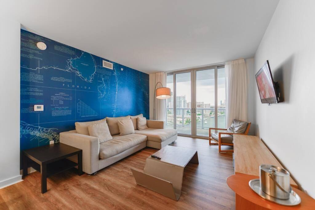 Cozy 1Br Condo Beachwalk Resort Hallandale Beach Bagian luar foto