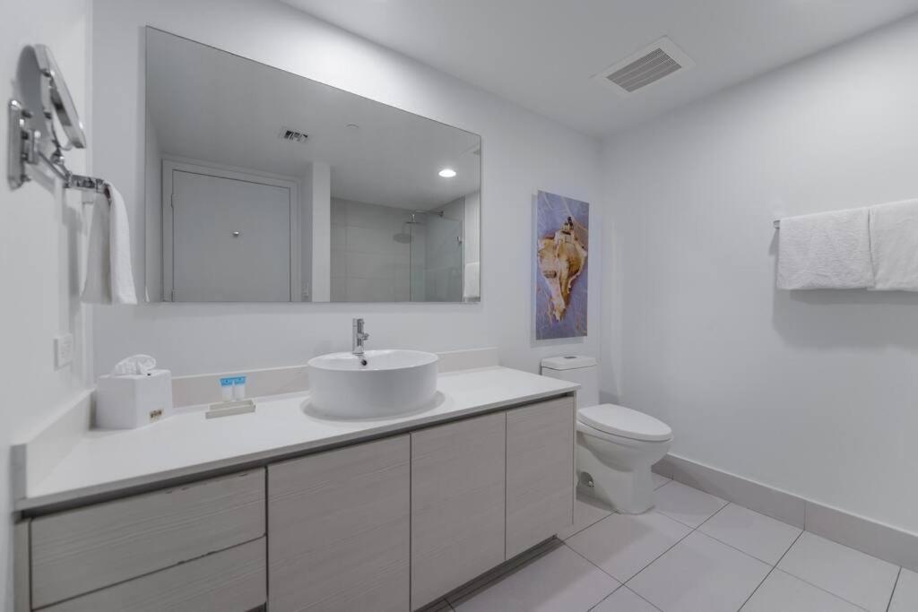 Cozy 1Br Condo Beachwalk Resort Hallandale Beach Bagian luar foto