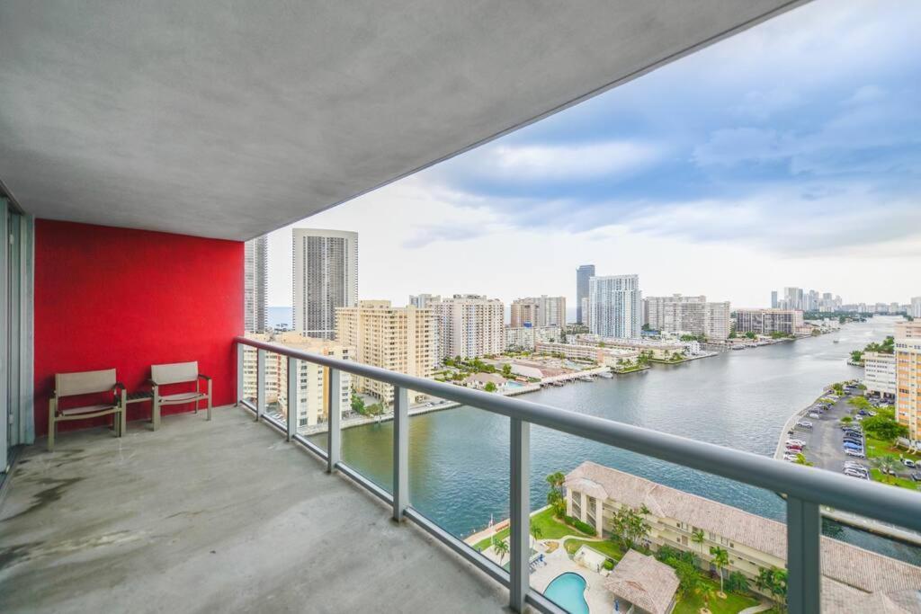 Cozy 1Br Condo Beachwalk Resort Hallandale Beach Bagian luar foto