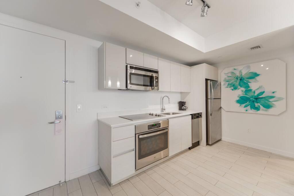 Cozy 1Br Condo Beachwalk Resort Hallandale Beach Bagian luar foto