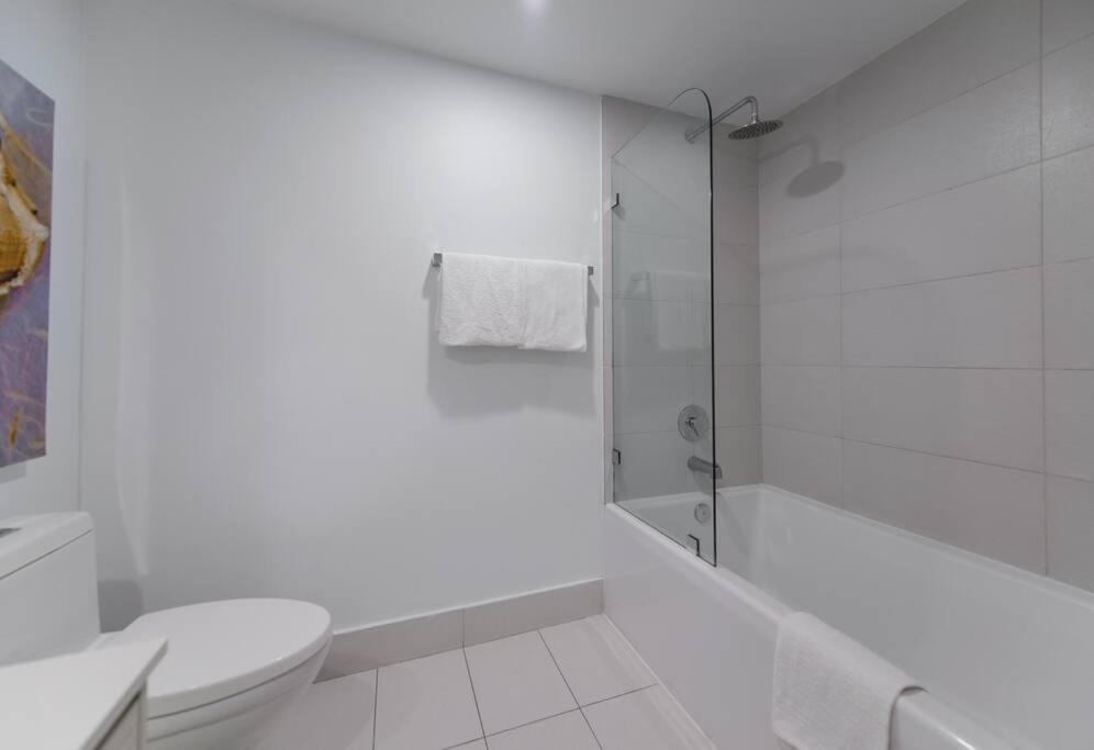 Cozy 1Br Condo Beachwalk Resort Hallandale Beach Bagian luar foto
