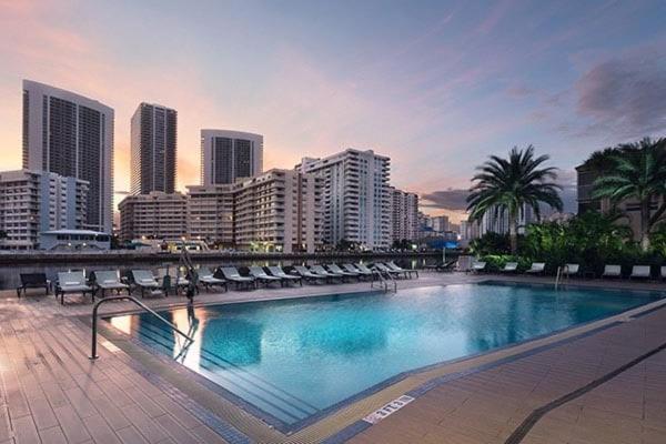 Cozy 1Br Condo Beachwalk Resort Hallandale Beach Bagian luar foto